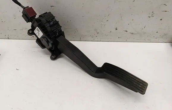 Jeep Cherokee Accelerator throttle pedal 04581655AB