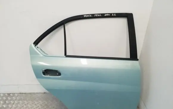 Toyota Prius (XW10) Rear door