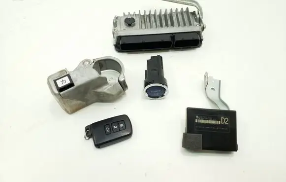 Toyota RAV 4 (XA40) Engine ECU kit and lock set 