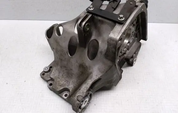 Opel Zafira B Fuel pump bracket 55187918