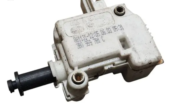 Volkswagen Touareg I Central locking motor 3B0959781C
