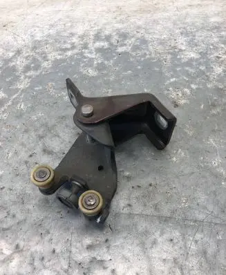 Dacia Dokker Sliding door upper roller guide/hinge 824A65571R