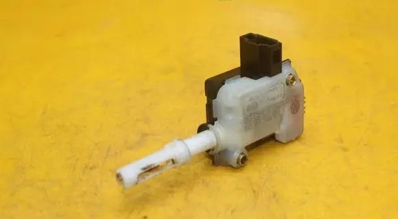 Volkswagen PASSAT B5 Tailgate boot lock/latch motor 3B0959781D