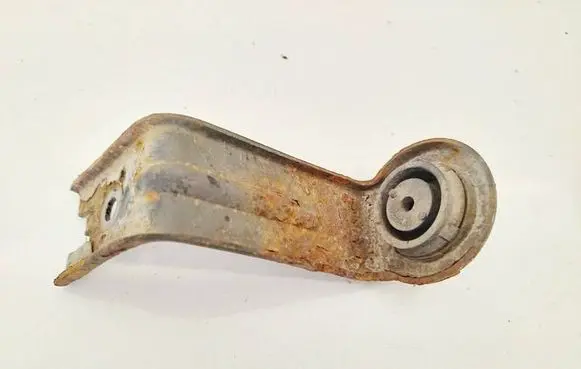 Toyota Avensis T270 Radiator mount bracket