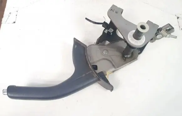 Hyundai i30 Handbrake/parking brake lever assembly