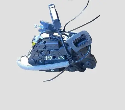 Volkswagen Golf VI Front door lock 5K2837016
