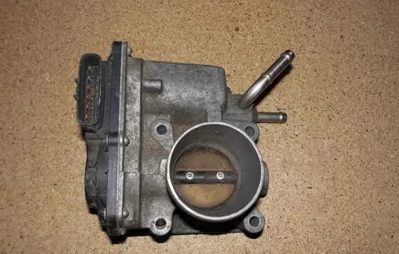 Toyota Corolla E120 E130 Throttle valve 8y6777888
