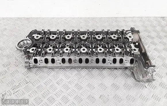 Land Rover Discovery 5 Engine head LR125320