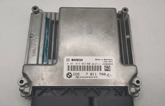 BMW 3 E90 E91 Engine control unit/module 0281015043 7811700 030268039