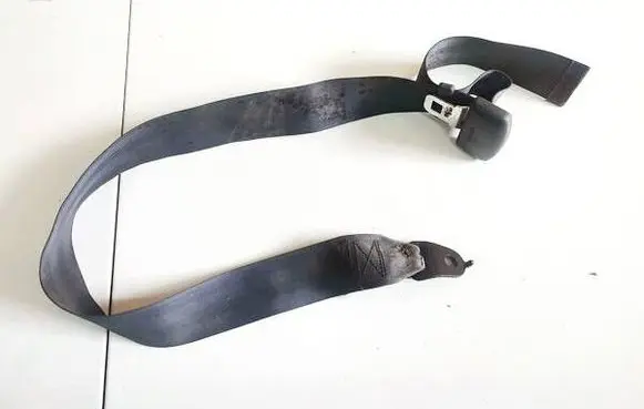 Middle seatbelt (rear)