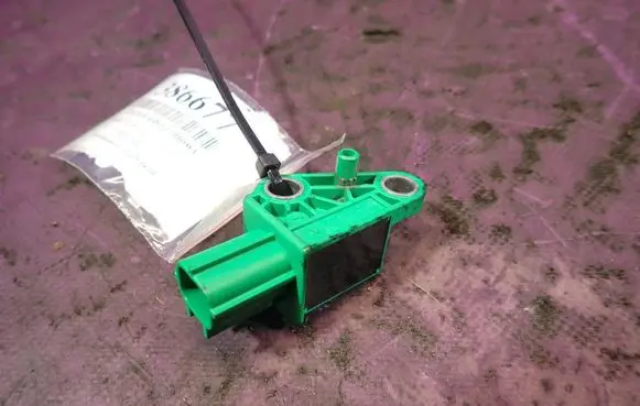 Skoda Octavia Mk2 (1Z) Airbag deployment crash/impact sensor 1K0909606D
