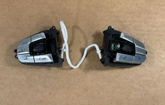 BMW X3 G01 Steering wheel buttons/switches 61318064478
