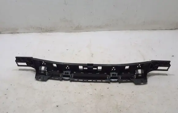 Rear bumper mounting bracket