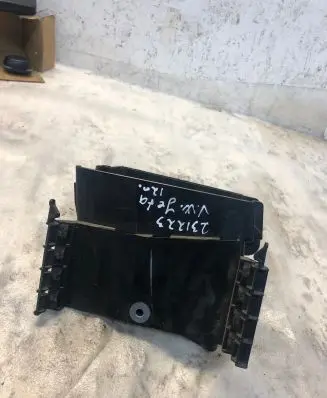Volkswagen Jetta VI Fuse box cover