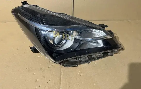 Toyota Yaris Headlight/headlamp