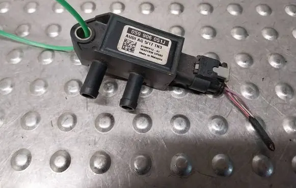 Audi Q7 4M Exhaust gas pressure sensor S26383387 059906051J