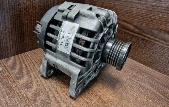 Opel Vivaro Generator/alternator 111645