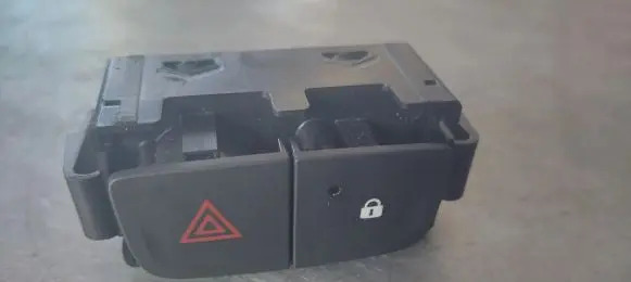 Renault Trafic III (X82) Hazard light switch