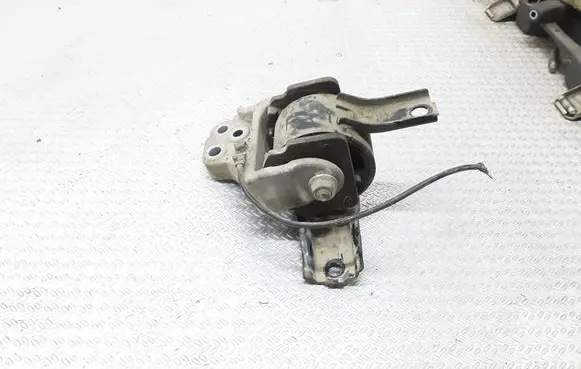 Mitsubishi ASX Engine mount bracket