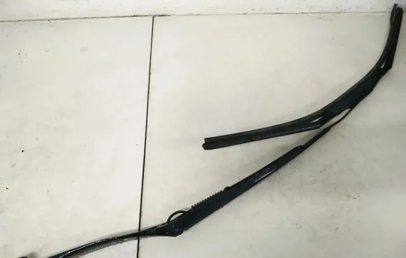Toyota RAV 4 (XA30) Front wiper blade arm