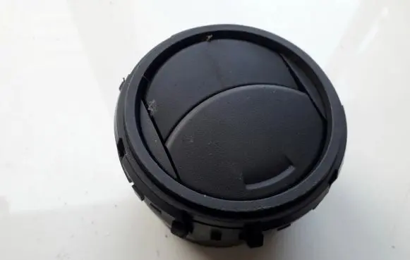 Toyota Yaris Dash center air vent grill