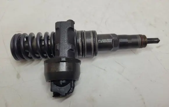 Volkswagen Caddy Fuel injector 038130080