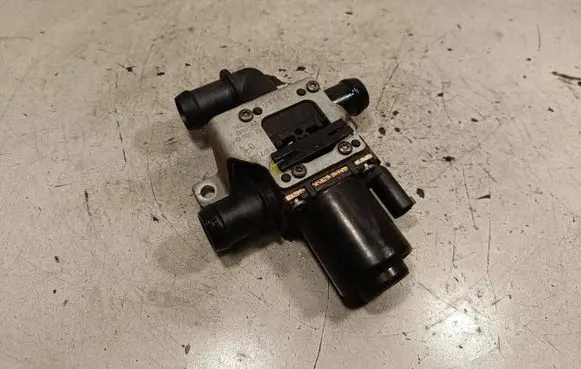 BMW X5 F15 Coolant heater control valve 8572513