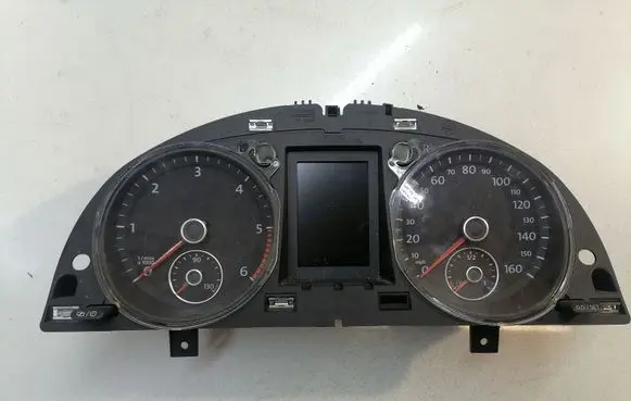 Volkswagen PASSAT B7 Speedometer (instrument cluster) 3AA920970J