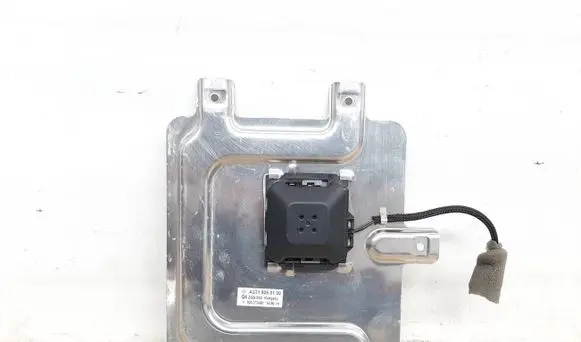 Mercedes-Benz SL R231 Aerial antenna amplifier A2319050100