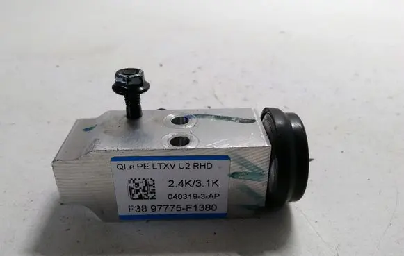 KIA Sportage Air conditioning (A/C) expansion valve 97775F1380