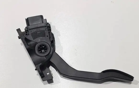 Volvo V60 Accelerator throttle pedal 31329062