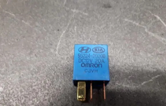 Hyundai Getz Fuel pump relay 95224-2D000