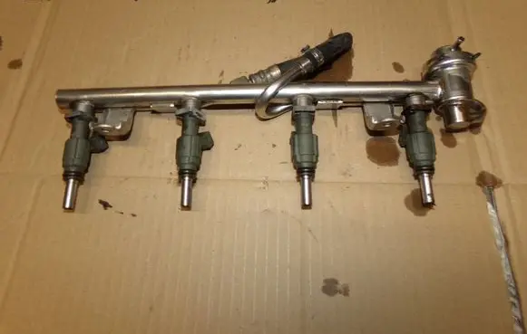 Volkswagen PASSAT B5 Fuel main line pipe 06B133681