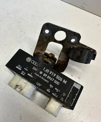 Coolant fan relay