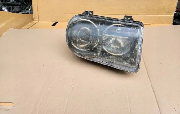 Chrysler 300C Headlight/headlamp 04805760AL