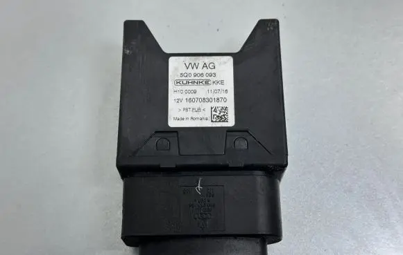 Audi A3 S3 8V Fuel injection pump control unit/module 5Q0906093