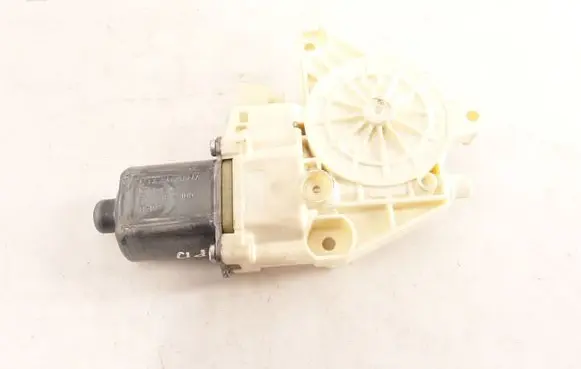 Mercedes-Benz C W204 Front door window regulator motor A2048200242