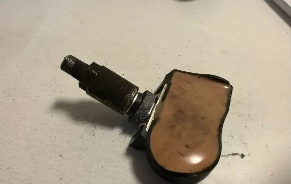 BMW 5 F10 F11 Tire pressure sensor 6855539