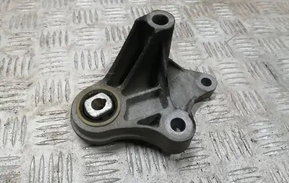 Ford Focus Gearbox mounting bracket 