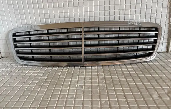 Mercedes-Benz C AMG W203 Front grill
