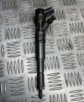 BMW 5 E60 E61 Fuel injector 0445110131 7789661