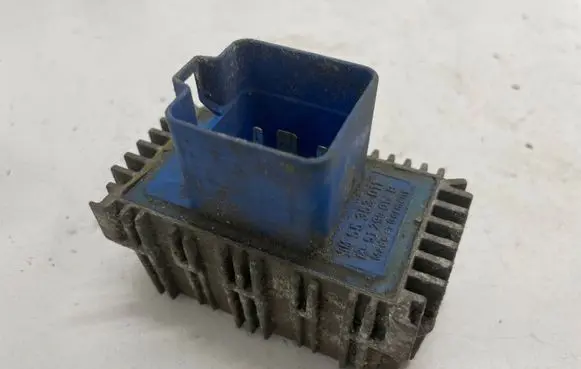 Opel Zafira B Glow plug pre-heat relay 55353011