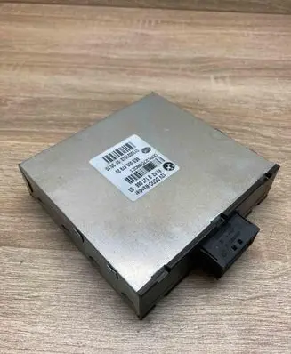 BMW 3 E90 E91 Voltage converter/converter module 9127088 8ES00947920