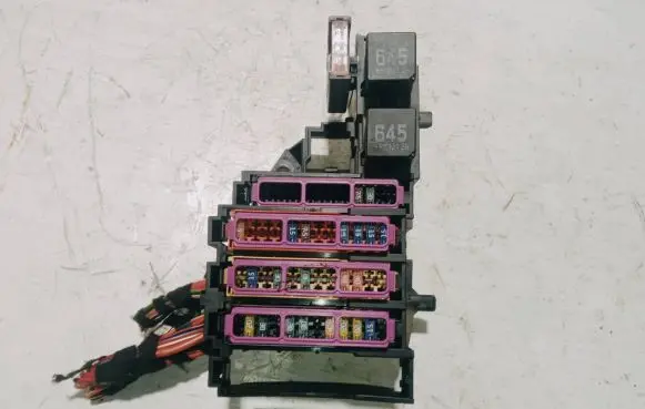Audi A4 S4 B8 8K Fuse module 8A0937530