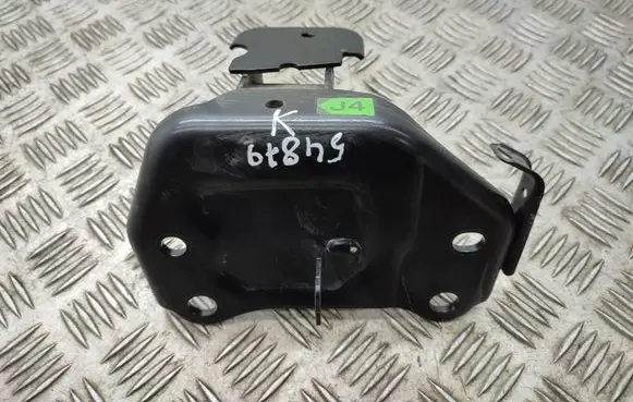 Toyota RAV 4 (XA40) Engine mount bracket