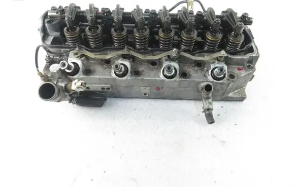 Mitsubishi Pajero Engine head 