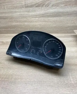 Volkswagen Golf V Speedometer (instrument cluster) 1K0920863B