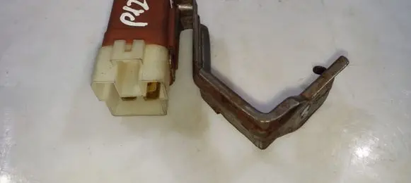 Nissan Primera Other relay 2523079964 30605C