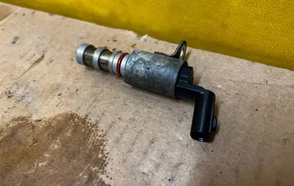 Toyota RAV 4 (XA50) Camshaft speed sensor 