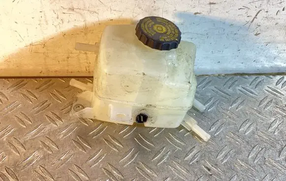 Lexus RX 450H Brake fluid reservoir 240400